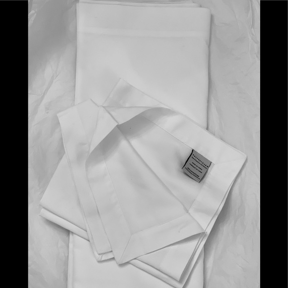 Pottery Barn Other - POTTERYBARN TABLECLOTH & NAPKIN SET  WHITE